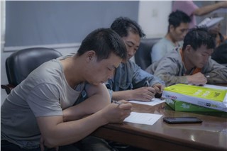 朝陽(yáng)集團(tuán)開(kāi)展行車(chē)和有限作業(yè)空間安全操作培訓(xùn)、道路交通安全培訓(xùn)